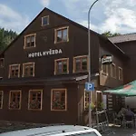 Hvezda 3* بيك بود سنيزكو