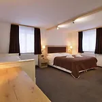 Hvezda Otel